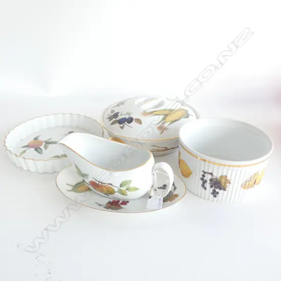 4 PCES R/WORCESTER EVESHAM; TUREEN, FLAN DISH, SOUFFLE, GRAVY