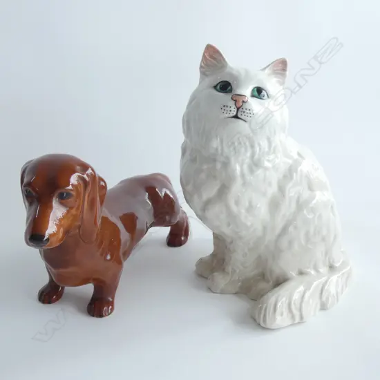 (16157) BESWICK LG WHITE CAT #1867  H.210MM & DACHSHUND PUPPY L 235MM REPAIR TO BACK LEG