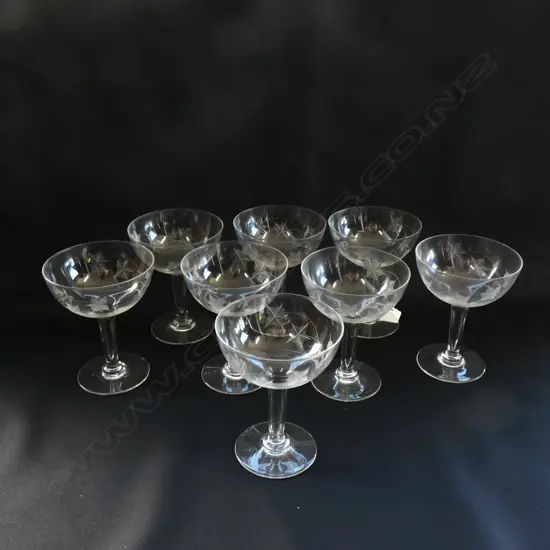 SET OF 8 ETCHED HOLLOWSTEM CHAMPAGNE GLASSES H.125mm