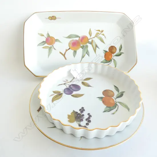 3 PCES R/WORCESTER EVESHAM; DISH, QUICHE & PLATE w. HOLE 255mm dia
