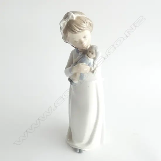 ZAPHIR GIRL w. DOLL H.245mm