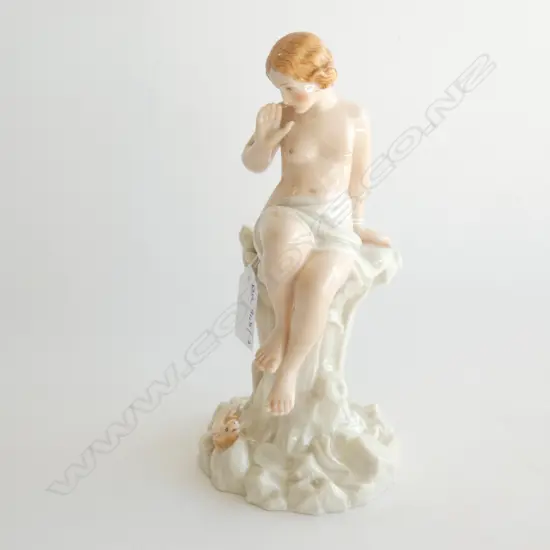 PORCELAIN NUDE ON ROCK H.190mm