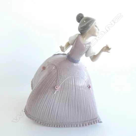 LLADRO 'GIRL IN PINK DRESS' #5120 H.260mm