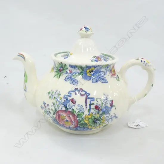 MASONS STRATHMORE LG TEAPOT H. 200MM  CHIP ON BASE RIM