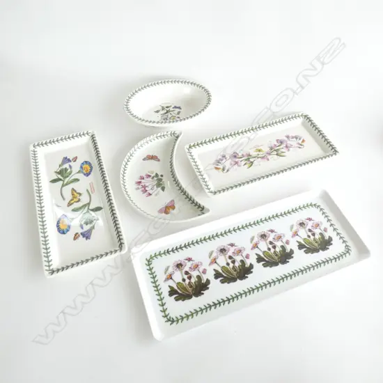 4 PORTMERION BOTANIC GARDEN DISHES; 4 PLATES (L 390MM) (1 MELAMINE) + SM DISH