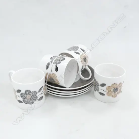 4 SUSIE COOPER C/S (WEDGWOOD BACKSTAMP)