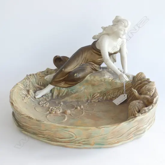 CONTINENTAL AMPHORA? WOMAN BY POND W.325mm af chips