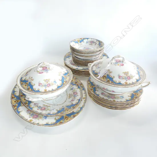 26 PCE SHELLEY 'SHERATON' PART DINNER SERVICE; 11 PLATES, 6 BOWLS, 6 SIDE PLATES, 2 PLATTERS, 2 TUREENS