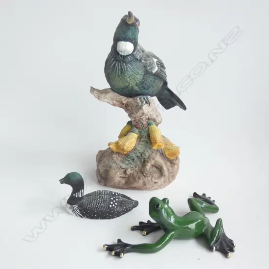 HEREFORD RIVERLAND COLLECTION TUI FIGURINE H. 172MM + FROG & WOODEN DUCK (CHIPPED BEAK ON DUCK) 