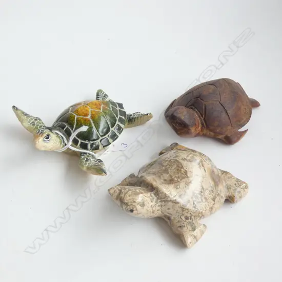 3 TURTLE FIGURINES INCL. 1 CARVED WOOD / 1 MARBLE  L 95MM