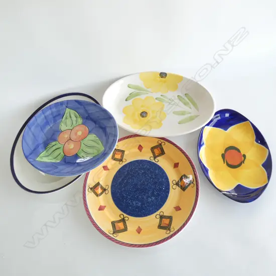 5 LG SERVING PLATTERS INCL PETRA CERAMICS - LARGEST DIA 365MM