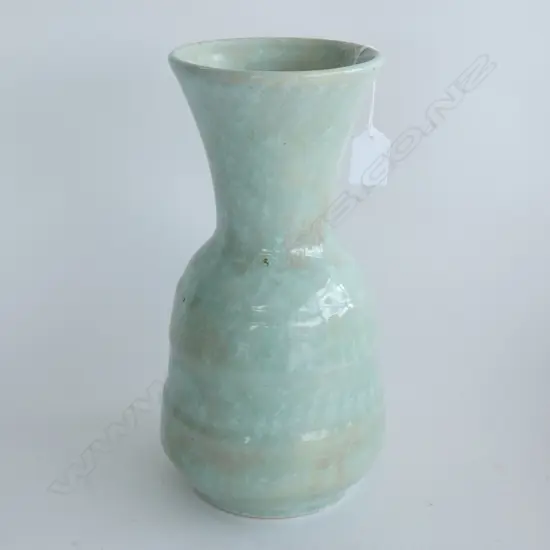 LARGE AMBRICO (EARLY CROWN LYNN) GREEN TRICKLE GLAZE VASE H.285mm