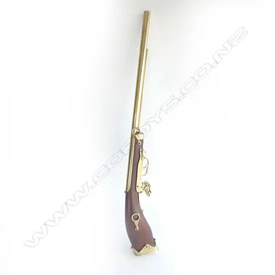 BRASS & WOODEN ORNAMENTAL RIFLE w EAGLE L 910MM