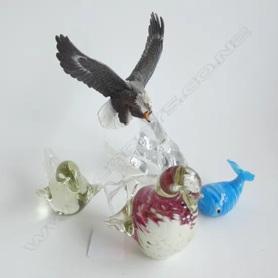 2 GLASS BIRDS (1 A/F)L 115MM GLASS WHALE & GLASS MOUNTED EAGLE (AF) 