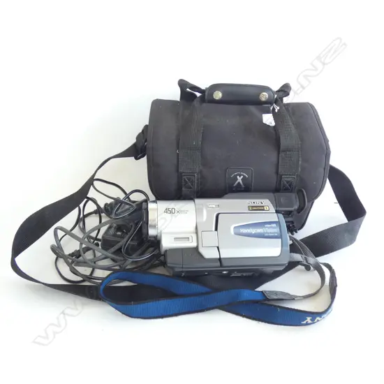 SONY HANDYCAM VISION VIDEO HI8 CAMERA IN CASE