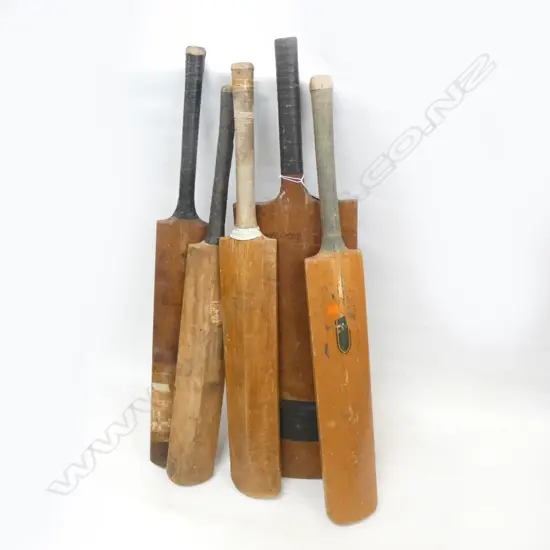 5 OLD CRICKET BATS INCL. LG SIGNED BAT 
