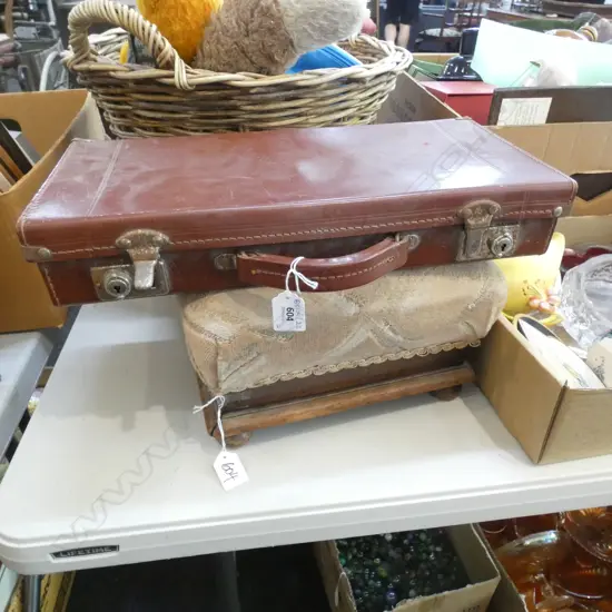 FOOTSTOOL + BRIEFCASE w. FREEMASON APRON, ETC