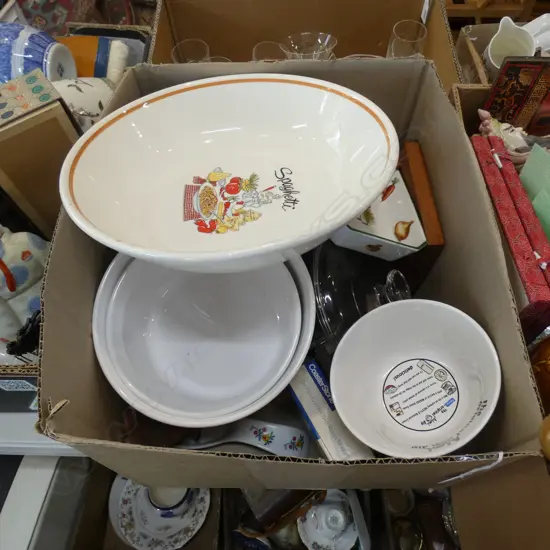 BOX LOT ASST KITCHENWARE; BAKEWARE /  GLASS COOK WARE ETC.