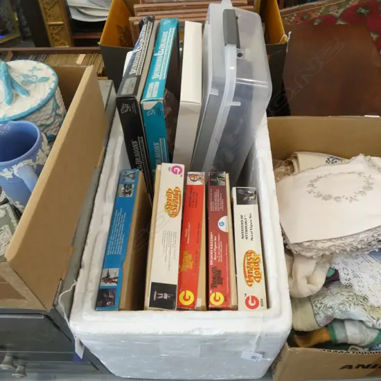 BOX LOT ASST DUNGEONS & DRAGONS GAME PIECES INC. METAL FIGURES 