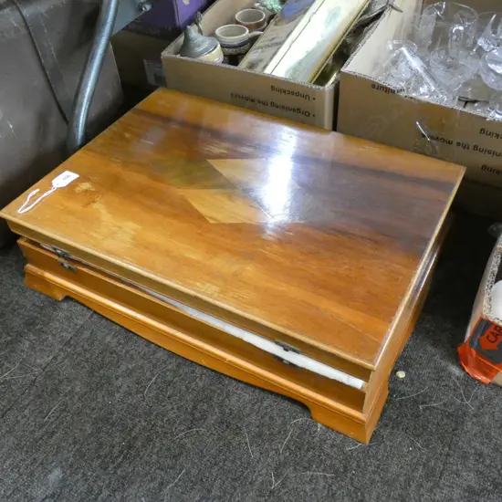 CASED GROSVENOR CUTLERY CANTEEN INCL. 'BONE' HANDLES W.540mm