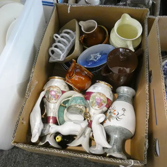 BOX LOT ASST FRENCH COUNTRY KITCHENWARE/ PIE FUNNEL/LUSTRE WARE / LLADRO (A/F) ETC..