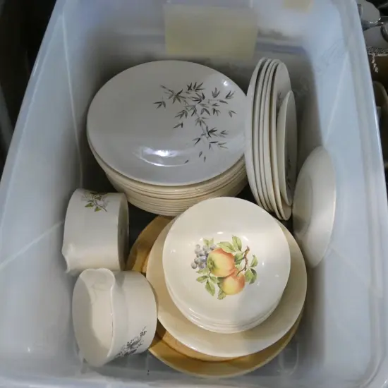 BIG LOT CROWN LYNN & KELSON POTTERY PLATES / BOWLS ETC. VARIOUS PATTERNS
