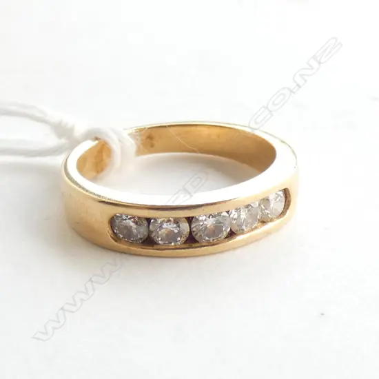 (16171) 18CT 5 DIAMOND RING CHANNEL SET 0.50CT APPROX.