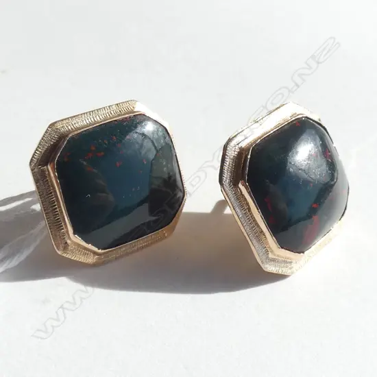 PAIR OF 9CT GOLD AND BLOODSTONE EARRINGS