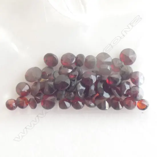 10CT DEEP RED FACETED GARNETS