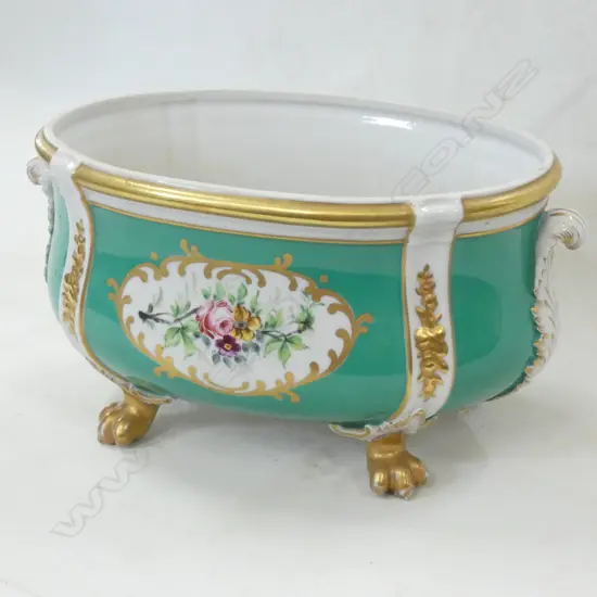 HAND PAINTED EURPOEAN PORCELAIN CENTRE PIECE