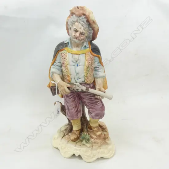 LG CAPODIMONTE FIGURINE - MAN WITH RIFLE H. 360MM
