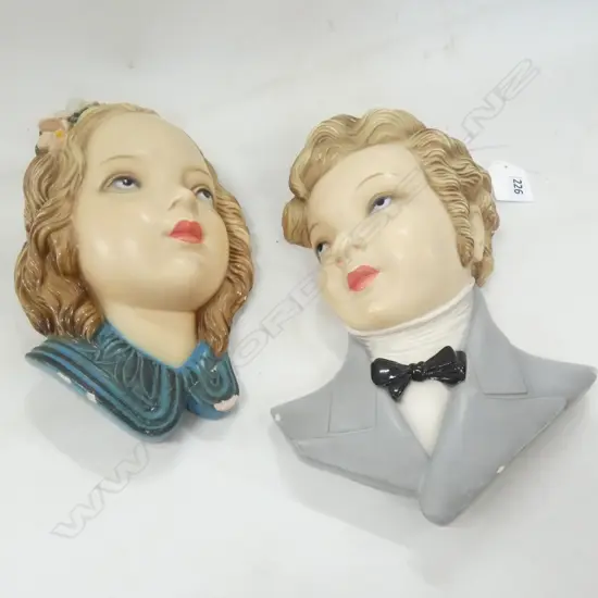 2 i2 ITALIAN WALL BUSTS A/F H 240 MM