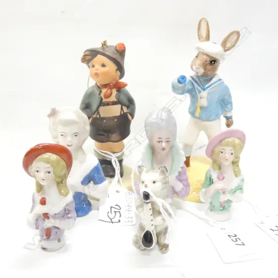 SM FIGURINES; ROYAL DOULTON BUNNYKINS / HUMMEL  / BESWICK CAT / 4 HALF DOLLS H. 70MM