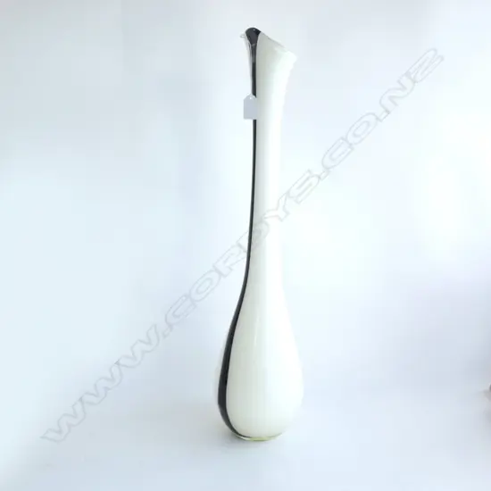 TALL BLACK & WHITE VASE H.650mm
