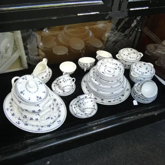 ROYAL DOULTON BLUE & WHITE YORK TOWN DINNER SERVICE 53 PCS