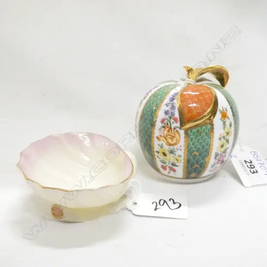 ROYAL WORCESTER IMARI APPLE CANDLE SNUFFER (H 90MM) + BELLEEK GOLD GILDED & PINK SHELL DISH (W. 70MM)