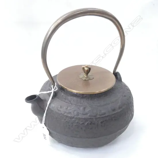 JAPANESE IRON TEAPOT 170mm dia