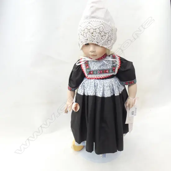 PAULINE'S LTD ED. DOLL 'LISELOTTE' DUTCH GIRL - ON STAND H. 520MM - WITH CERTIFICATE