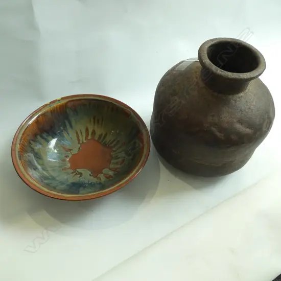 2 CERAMICS; BROWN JAR & GLAZED BOWL 290mm dia