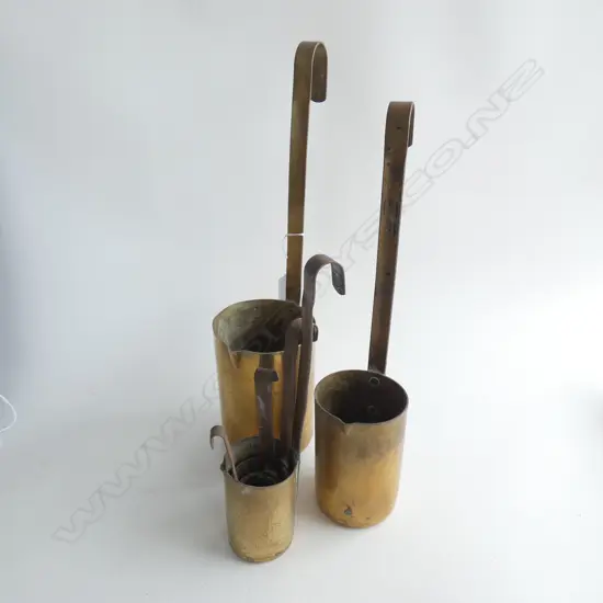 SET OF 6 OLD COPPER SCOOPS H.380mm