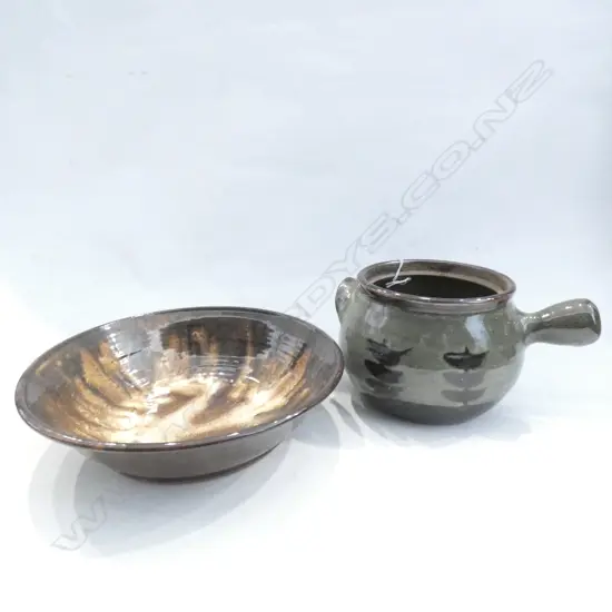 2 NZ POTTERY ITEMS - SHALLOW BOWL /LIDLESS CASSEROLE 