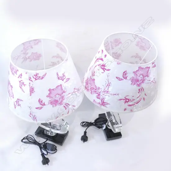 PR DESIGNER BLACK & CLEAR GLASS TABLE LAMPS W PINK FLORAL SHADES H560MM (WORKING)
