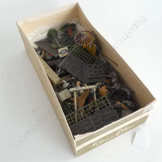 BOX OLD METAL FARM ANIMALS / EQUIPMENT / FENCES ETC.