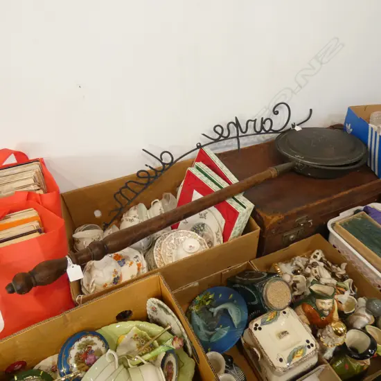 VICTORIAN BRASS BED WARMING PAN LONG HANDLE