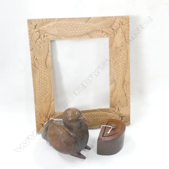 4 WOODEN ITEMS; FISH CARVED FRAME (305 X 360MM) CARVED BIRD W HIDDEN DRAWER & NZ SWAMP MATAI CARVED BOX