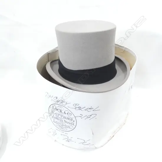 TOP HAT IN ORIGINAL BOX