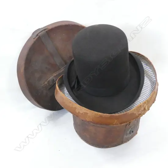 ANTIQUE BOWLER HAT IN ORIGINAL LEATHER BOX