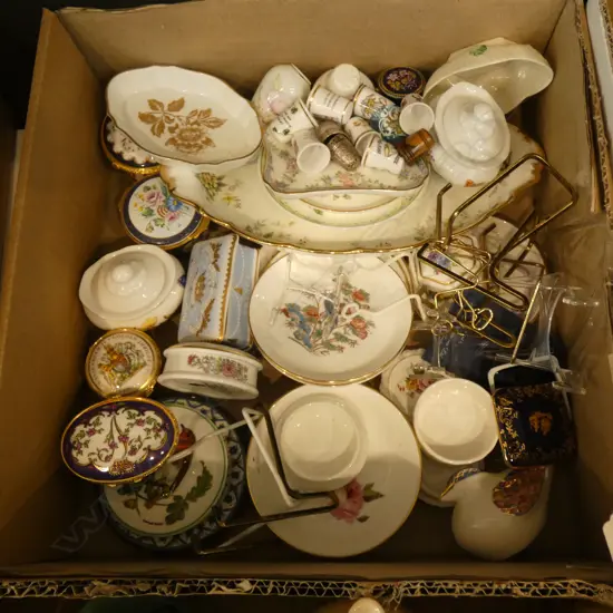BOX COLLECTABLE CHINA ETC INCL MINIATURES / THIMBLES / TRINKET DISHES ETC.