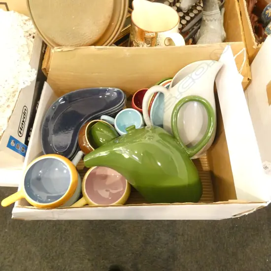BOX LOT ASST. CERAMICS; STUDIO WARE, MARTIN BOYD, DENBY ETC