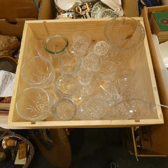 26 CYRSTAL & STEM ITEMS INCLS STEMMED DRINKING GLASSES (BOWL AF)